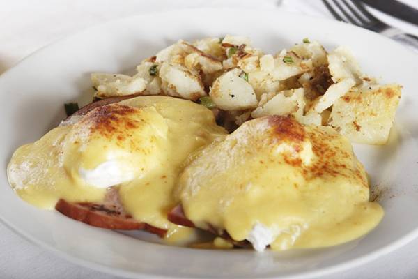 Alphies Restaurant | restaurant | 5725 Hollister Ave, Goleta, CA 93117, USA | 8056831202 OR +1 805-683-1202