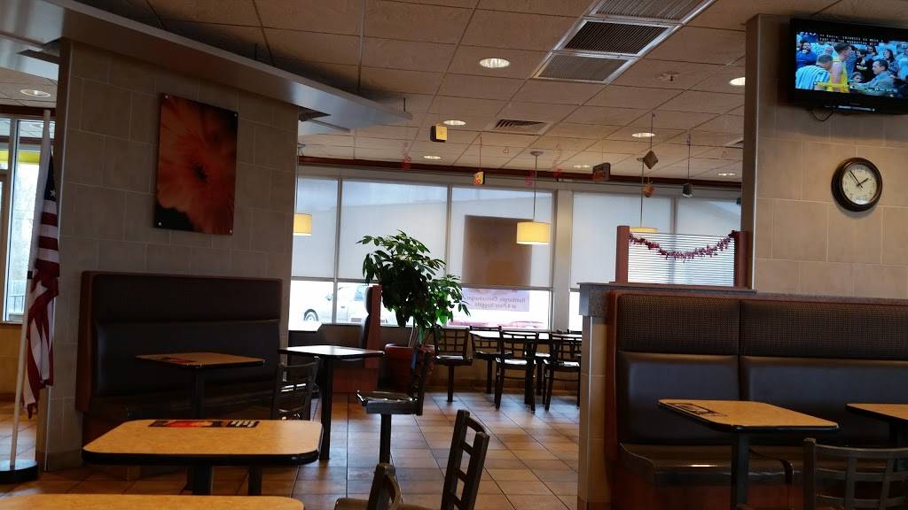 McDonalds | cafe | 1156 Vaughn Rd, Wood River, IL 62095, USA | 6182589147 OR +1 618-258-9147