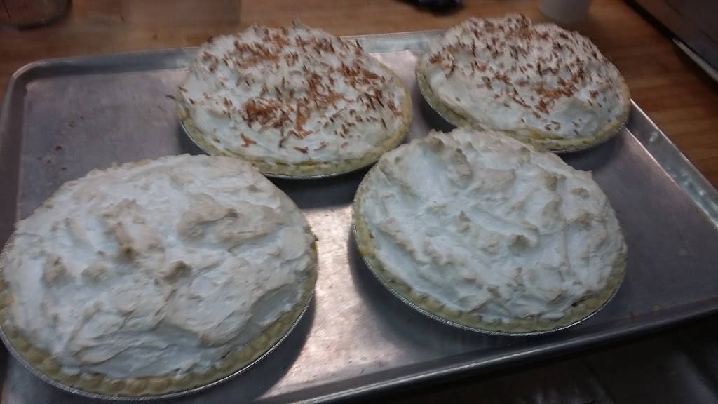 Landmark Restaurant | restaurant | 190 S Lincoln Dr, Troy, MO 63379, USA | 6365286831 OR +1 636-528-6831