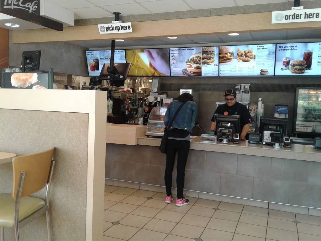 McDonalds | cafe | 28929 Waukegan Rd, Lake Bluff, IL 60044, USA | 8477351088 OR +1 847-735-1088
