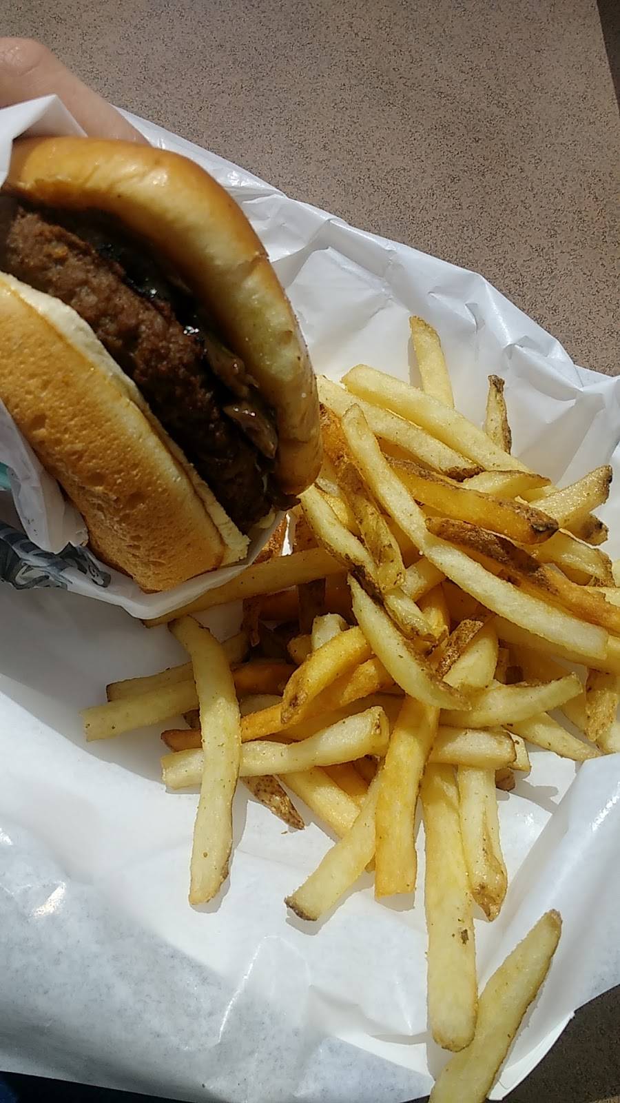 Hardees | restaurant | 1116 Huntsville Hwy, Fayetteville, TN 37334, USA | 9314334752 OR +1 931-433-4752