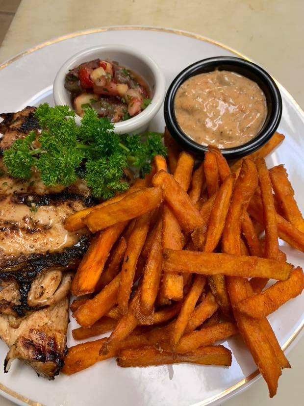 The Tap & Feed Shed | restaurant | 113 E 4th St, Hoyt, KS 66440, USA | 7854901999 OR +1 785-490-1999