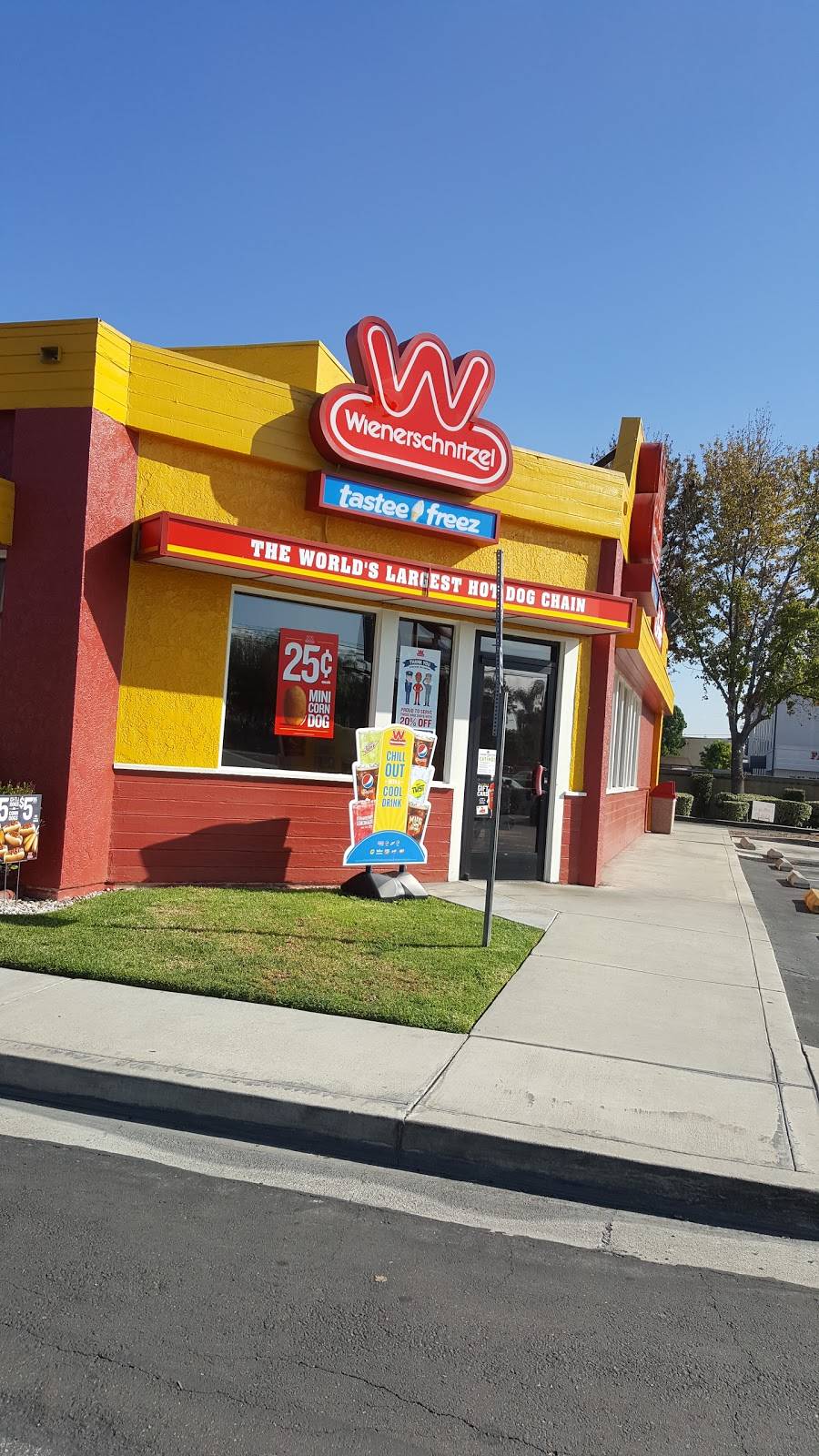 Wienerschnitzel | restaurant | 10221 Artesia Blvd, Bellflower, CA 90706, USA | 5628665596 OR +1 562-866-5596
