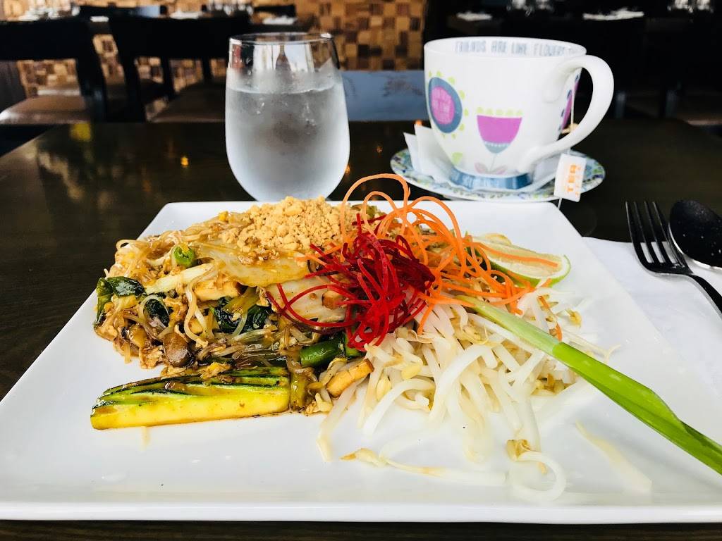 Tum Thai Cuisine | restaurant | 274 Merrick Rd, Rockville Centre, NY 11570, USA | 5165435078 OR +1 516-543-5078