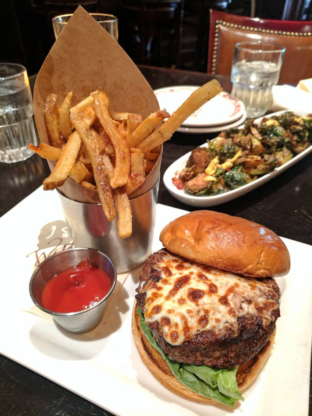 Wilde Bar & Restaurant | restaurant | 3130 N Broadway, Chicago, IL 60657, USA | 7732440404 OR +1 773-244-0404