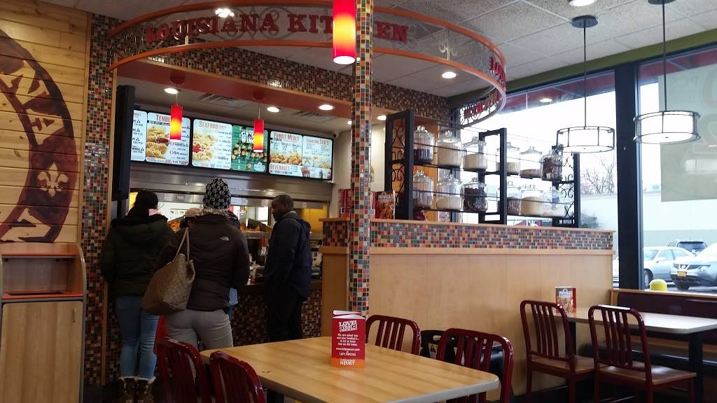 Popeyes Louisiana Kitchen | restaurant | 161-50 Cross Bay Blvd, Howard Beach, NY 11414, USA | 7188453088 OR +1 718-845-3088
