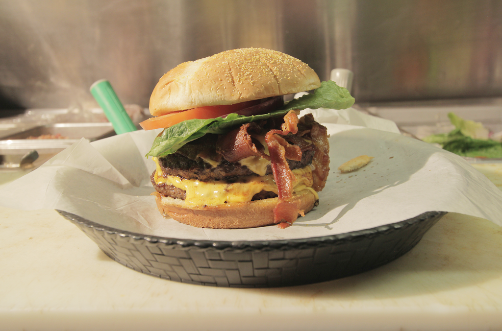 Paradise Tropical Restaurant and Bar | restaurant | 430 Tropical, Trails End Rd, Sunrise Beach, MO 65079, USA | 5733744777 OR +1 573-374-4777