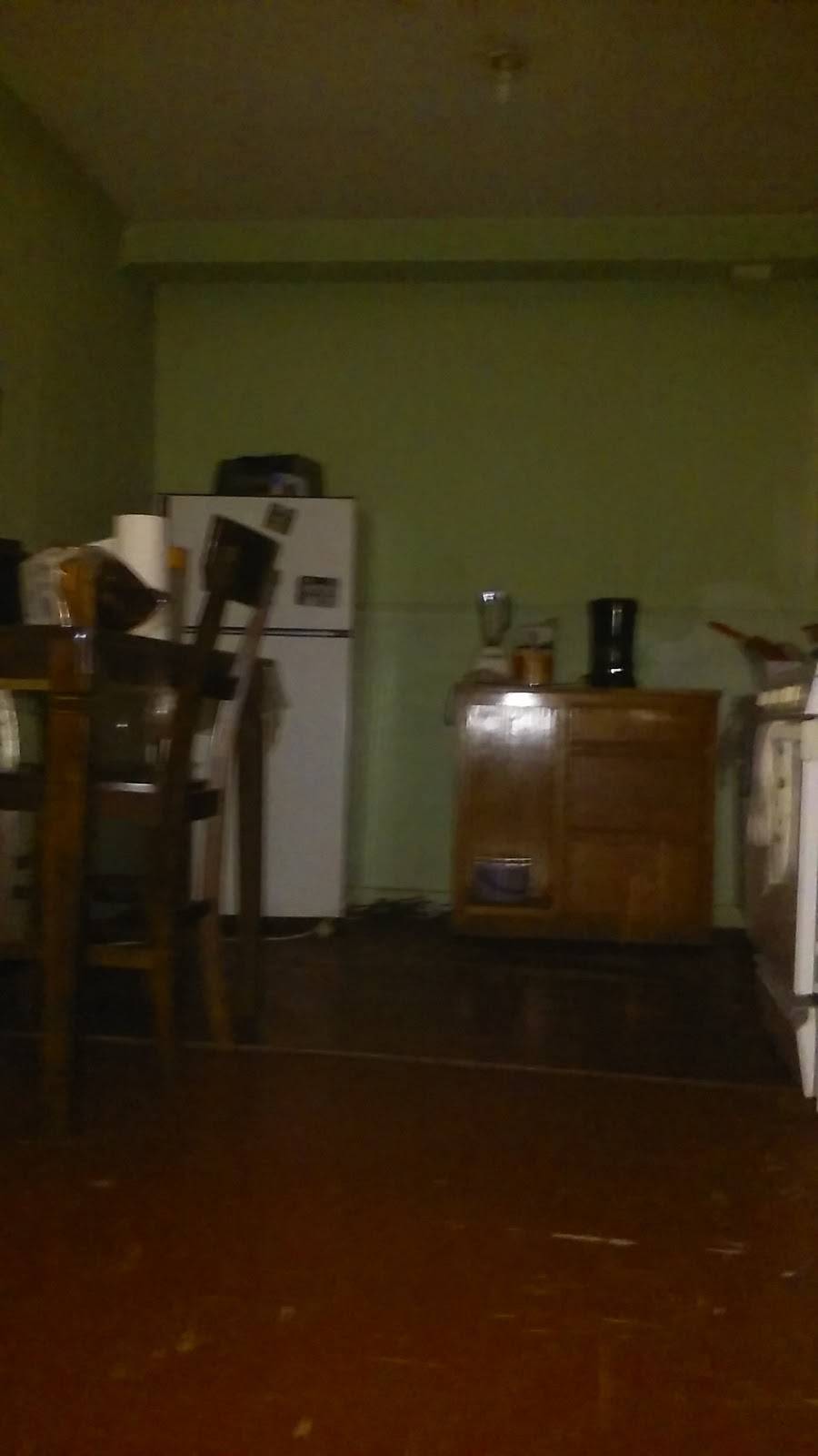 Elsas Pizza Delivary | restaurant | 1313 W Hutchins Pl, San Antonio, TX 78221, USA | 2107758516 OR +1 210-775-8516