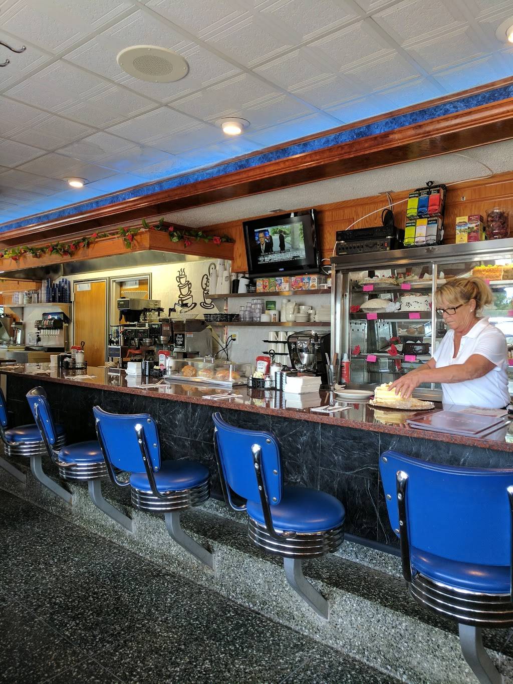 Red Rose Diner | restaurant | 1102 US-22, Phillipsburg, NJ 08865, USA | 9087773636 OR +1 908-777-3636