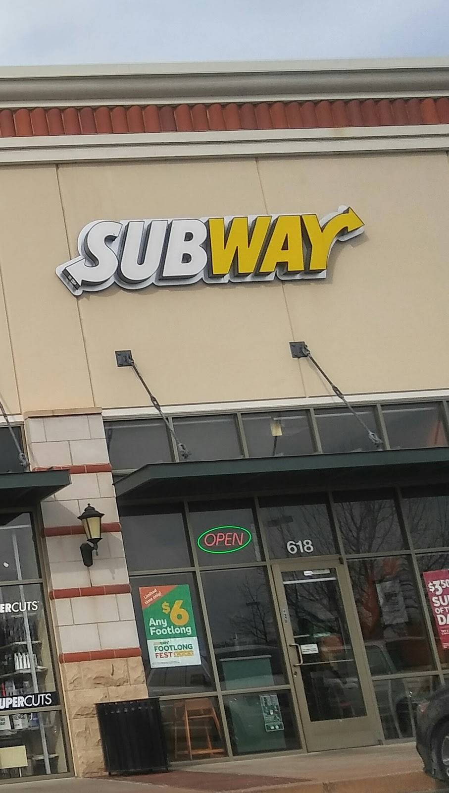 Subway | restaurant | 501 Carroll St, Fort Worth, TX 76107, USA | 8178200088 OR +1 817-820-0088
