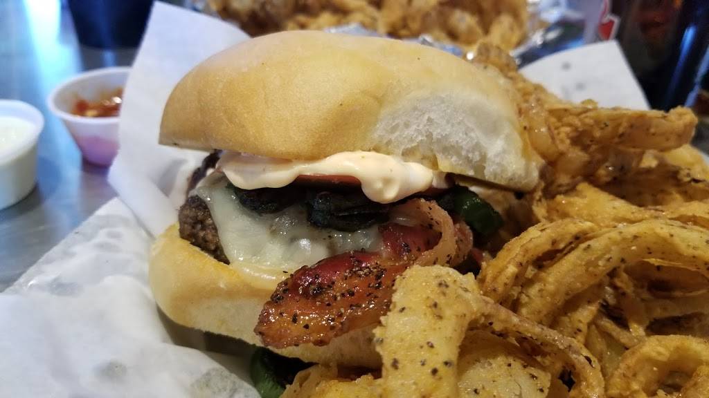 The Fixx | restaurant | 644 W Edmond Rd, Edmond, OK 73012, USA | 4052852311 OR +1 405-285-2311