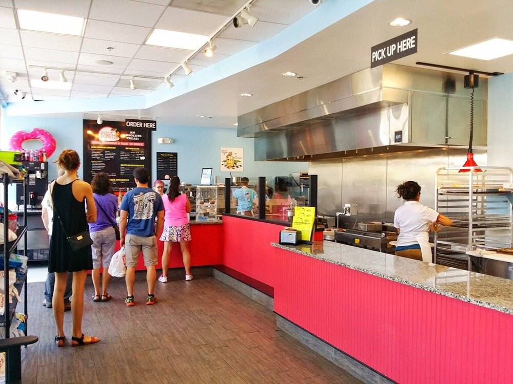 Duck Donuts Willow Lawn | bakery | 1601 Willow Lawn Dr #130, Richmond, VA 23230, USA | 8046731381 OR +1 804-673-1381