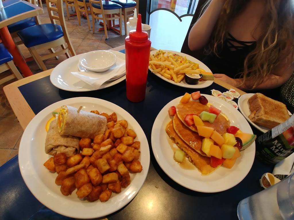 Daybreak | restaurant | 16715 Yonge St, Newmarket, ON L3X 1X4, Canada | 9058301600 OR +1 905-830-1600