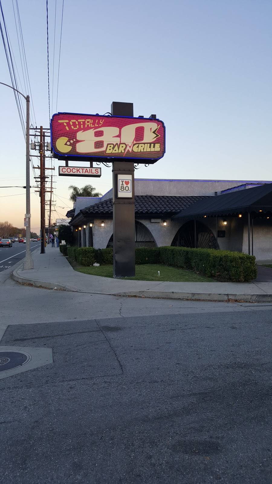 Totally 80s Bar and Grille | restaurant | 2512 W Orangethorpe Ave, Fullerton, CA 92833, USA | 7148790108 OR +1 714-879-0108