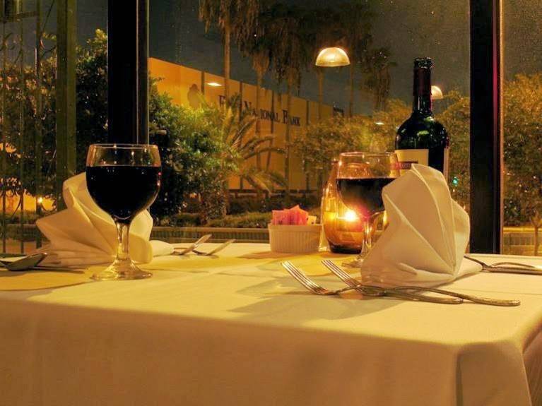 Lucianos Italian Restaurant | restaurant | 1821 S Alameda St, Corpus Christi, TX 78404, USA | 3618823191 OR +1 361-882-3191