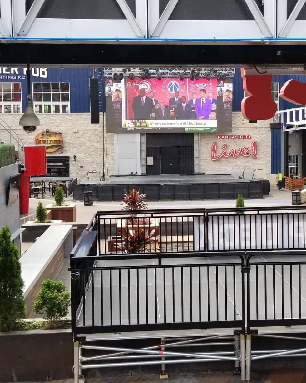 Leinie Lodge & Beer Garden | restaurant | 1323 Walnut St, Kansas City, MO 64106, USA | 8165412800 OR +1 816-541-2800