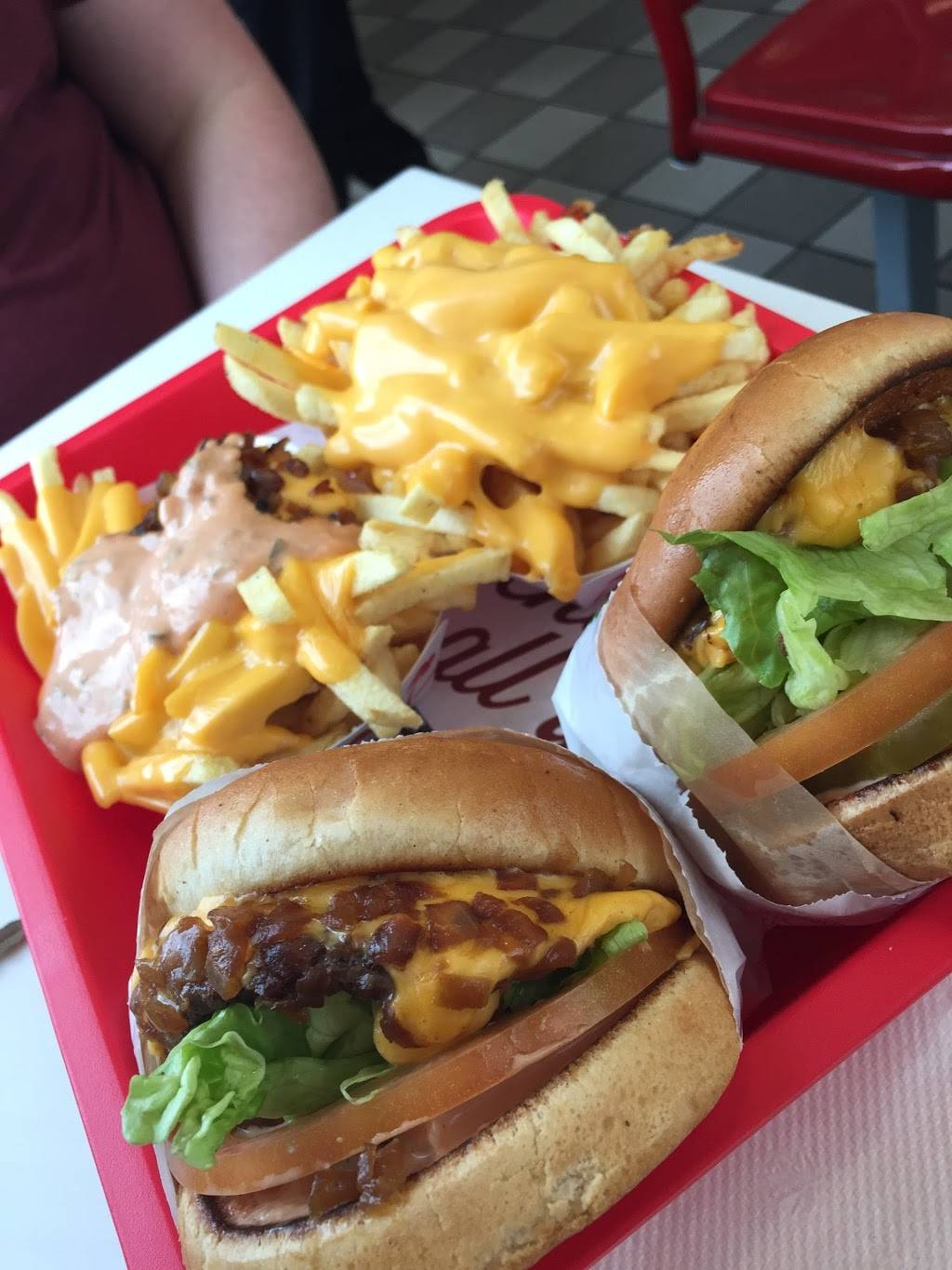In-N-Out Burger | restaurant | 381 W Esplanade Dr, Oxnard, CA 93036, USA | 8007861000 OR +1 800-786-1000