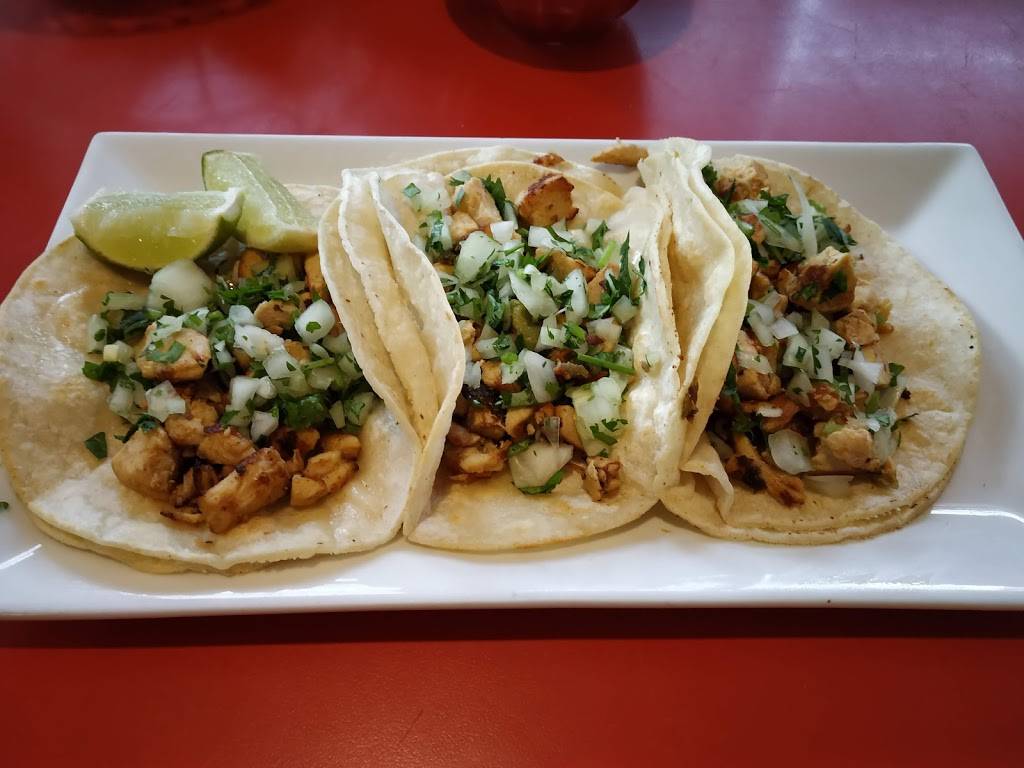 Las Vegas Restaurant & Bar | restaurant | 107 Shirley Ave, Revere, MA 02151, USA | 7812842430 OR +1 781-284-2430