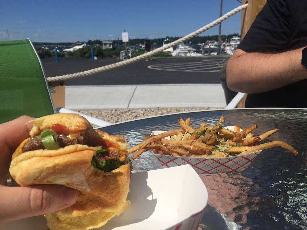 Lexies Landing | restaurant | 61 Beane Ln, Newington, NH 03805, USA | 6038154181 OR +1 603-815-4181