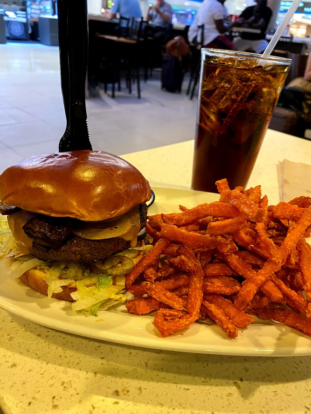 Counter Custom Burgers | restaurant | 4250 NW 42nd Ave, Miami, FL 33126, USA | 7868681416 OR +1 786-868-1416