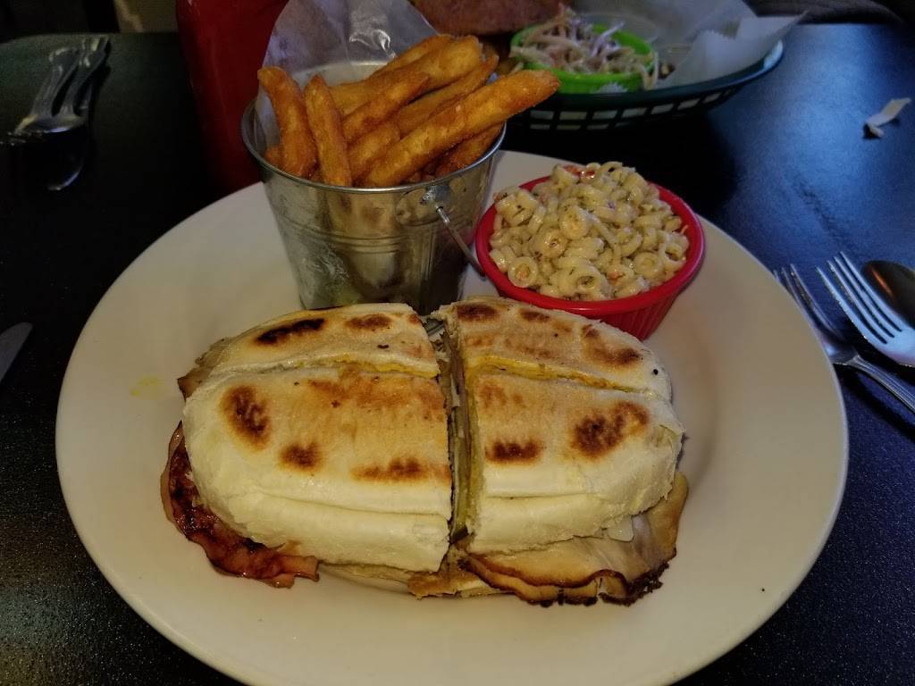 Izzy Bellas Foodz Inc. | restaurant | 666 Saratoga Rd, Gansevoort, NY 12831, USA | 5184302626 OR +1 518-430-2626