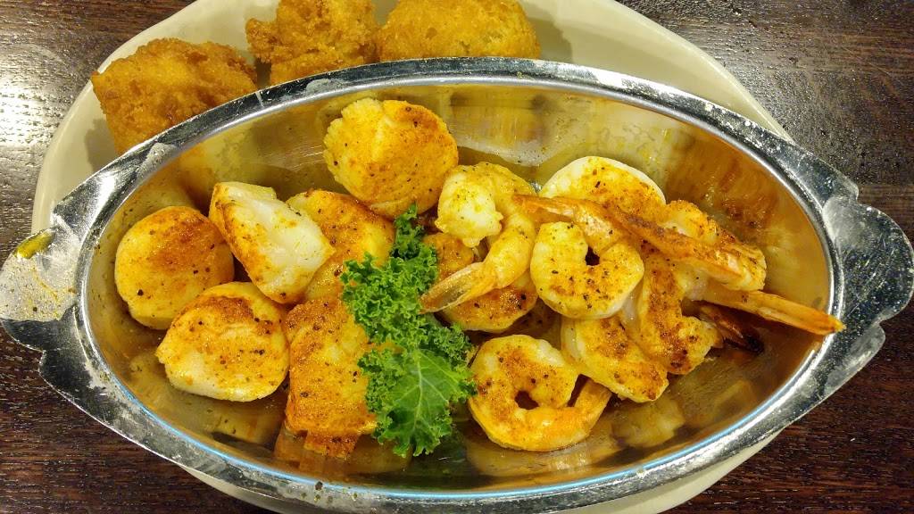 Cedar River Seafood | restaurant | 1592 W US Hwy 90, Lake City, FL 32055, USA | 3867528399 OR +1 386-752-8399