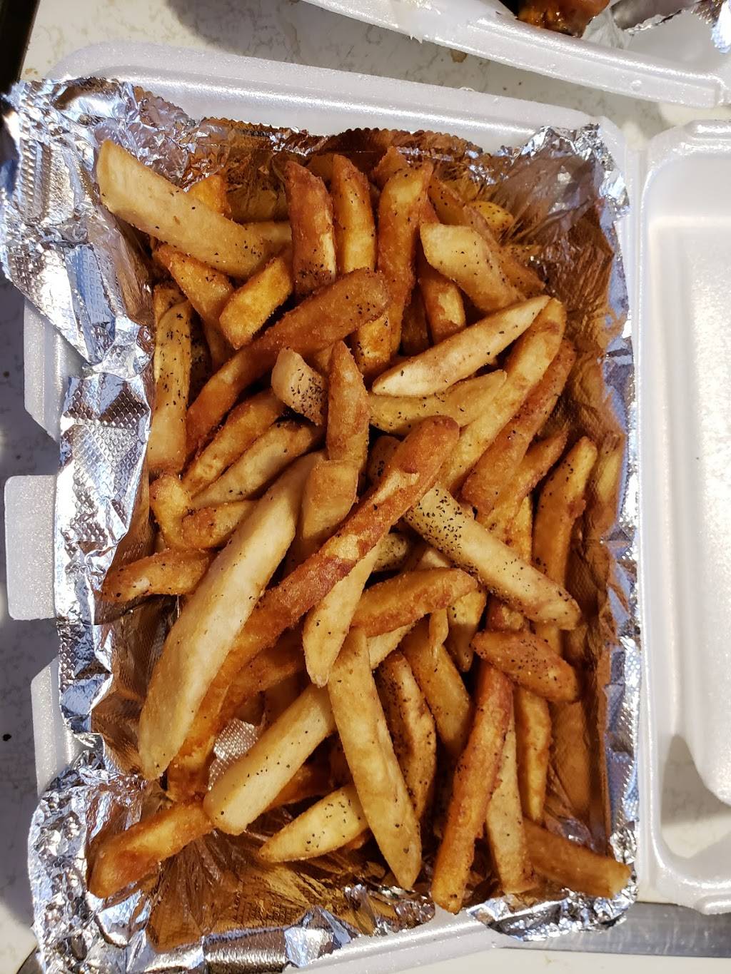 Wing Snob | restaurant | 28408 Five Mile Road, Livonia, MI 48154, USA | 7348554129 OR +1 734-855-4129