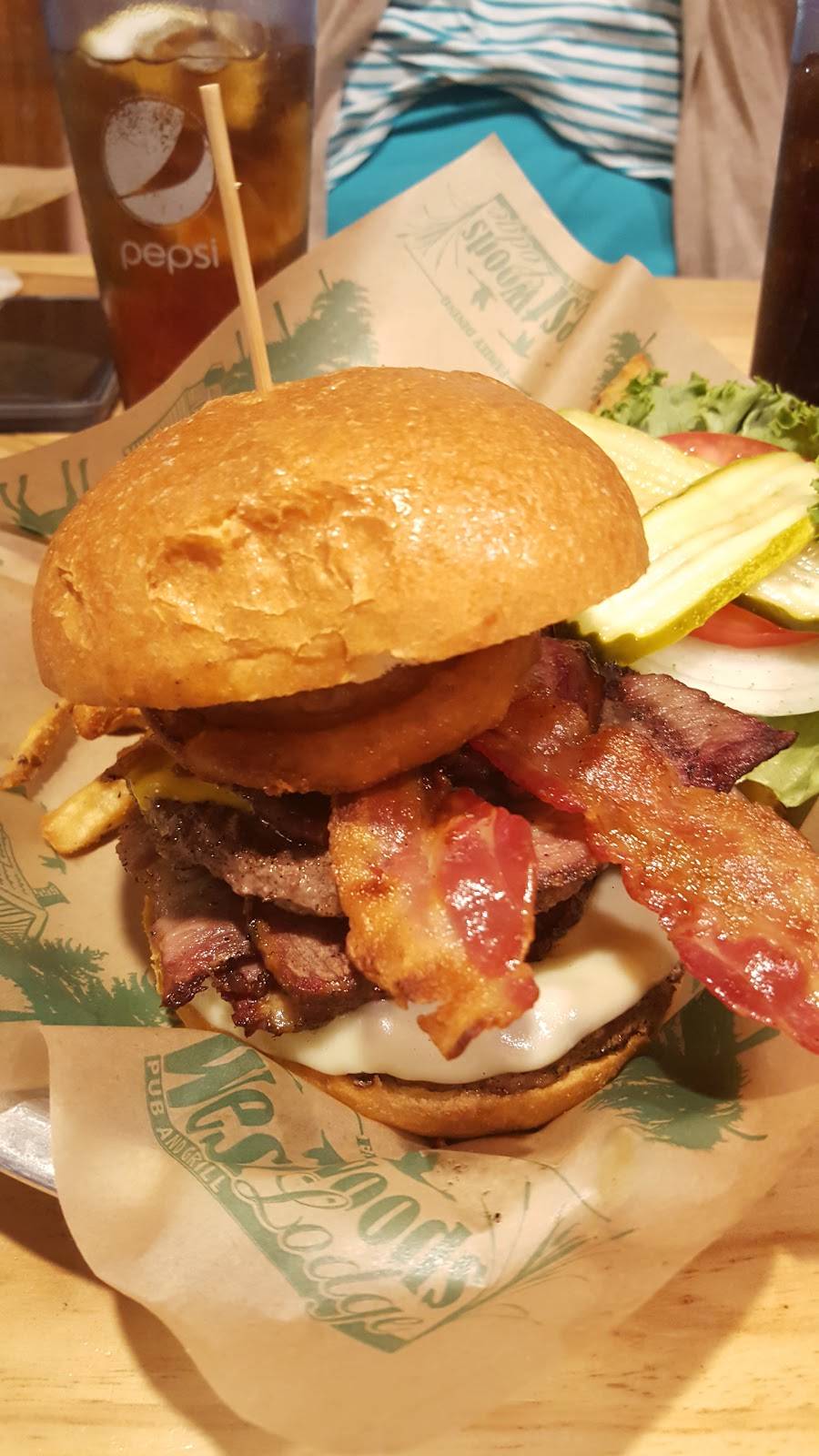 Westwoods Lodge Pub & Grill | restaurant | 2406 W Jefferson St, Springfield, IL 62702, USA | 2176989256 OR +1 217-698-9256