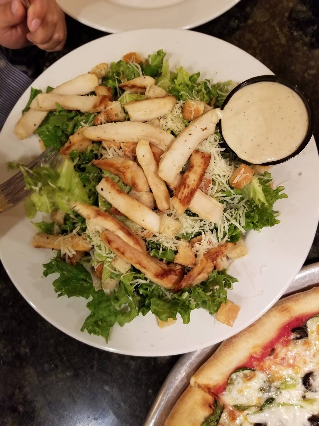 Elizabeths Pizza And Italian Restaurant | restaurant | 2468 Hope Mills Rd, Fayetteville, NC 28304, USA | 9104242848 OR +1 910-424-2848