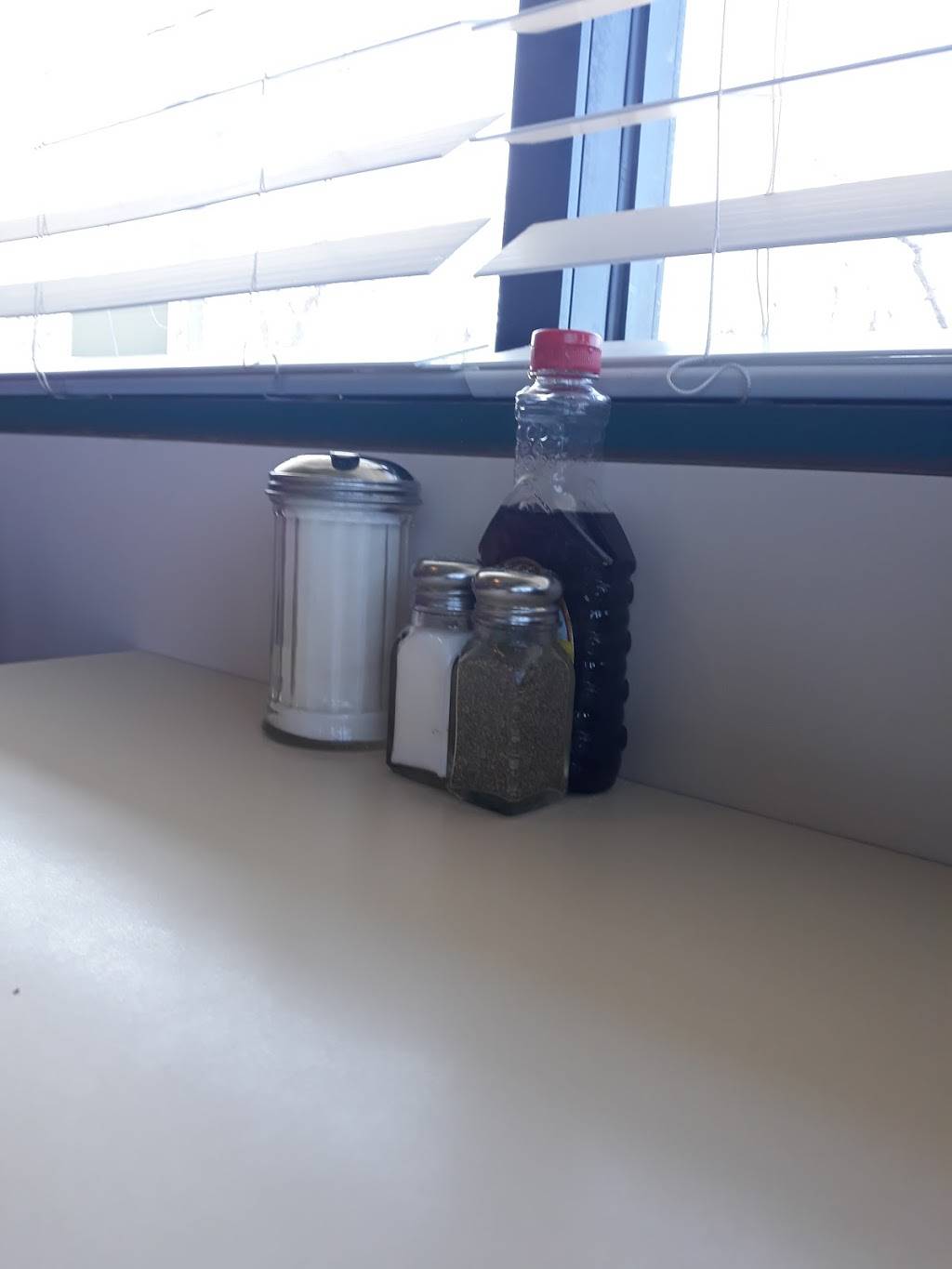 Finos Family Dining | restaurant | 450 N Perry St, Pontiac, MI 48342, USA | 2483346116 OR +1 248-334-6116