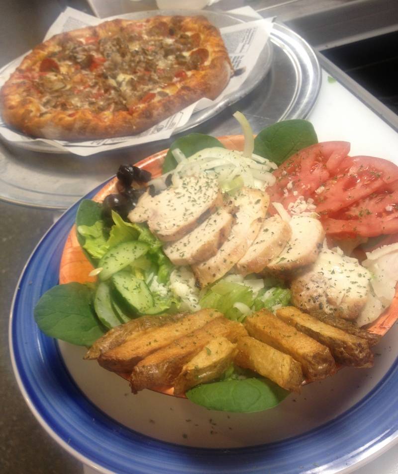 Clubhouse Pizzeria | restaurant | 141 W South St, Connellsville, PA 15425, USA | 7246032637 OR +1 724-603-2637