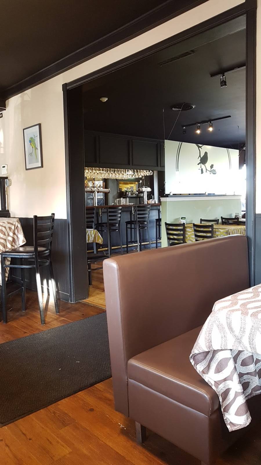 Birdys Fine Casual Dining | restaurant | 449 Dundas St W, Belleville, ON K8P 1B6, Canada | 6137790856 OR +1 613-779-0856