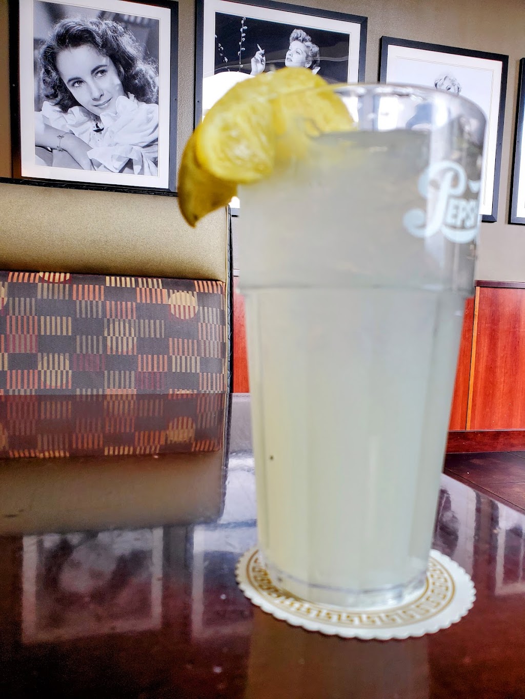 Bobs Classic Restaurant & Distillery | restaurant | 474 Grant Rd, East Wenatchee, WA 98802, USA | 5098885641 OR +1 509-888-5641