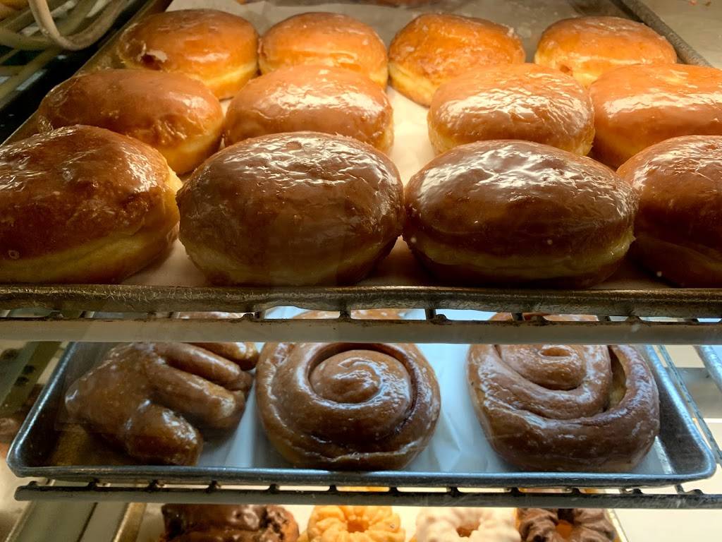 Happy Donuts | restaurant | 3916 El Camino Real, Palo Alto, CA 94306, USA | 6502726571 OR +1 650-272-6571