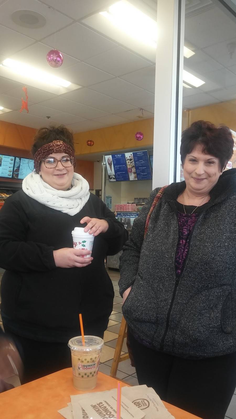 Dunkin Donuts | cafe | 936 N York St, Elmhurst, IL 60126, USA | 6305309292 OR +1 630-530-9292