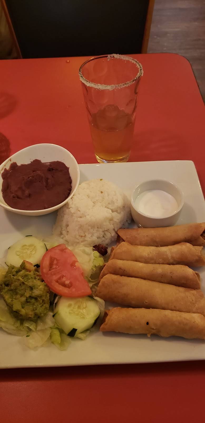 Las Vegas Restaurant & Bar | restaurant | 107 Shirley Ave, Revere, MA 02151, USA | 7812842430 OR +1 781-284-2430