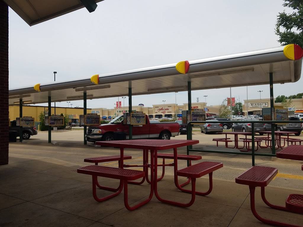 Sonic Drive-In | restaurant | 4305 N Sterling Ave, Peoria, IL 61615, USA | 3096817900 OR +1 309-681-7900