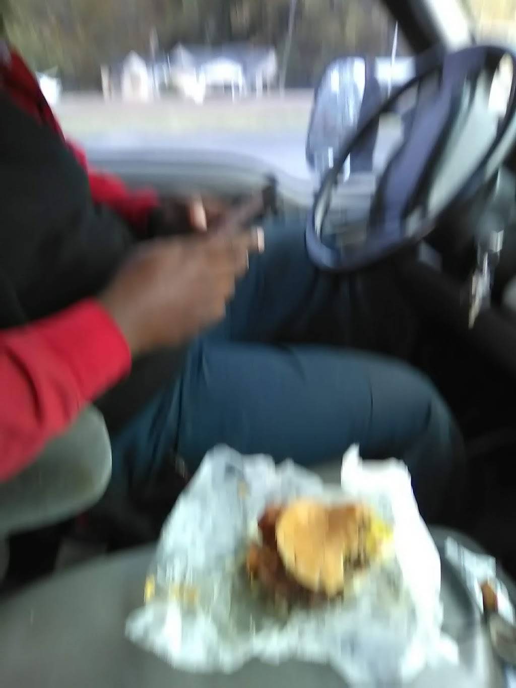 Dixie Queen | restaurant | 4062 S 3rd St, Memphis, TN 38109, USA | 9017855635 OR +1 901-785-5635