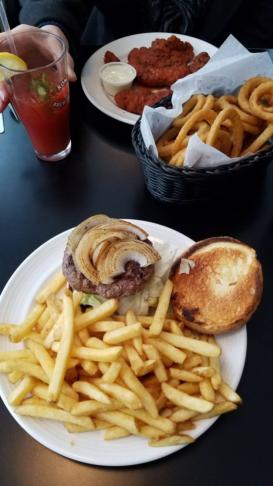 Squaretoes Restaurant | restaurant | 30 York St, Kennebunk, ME 04043, USA | 2079856636 OR +1 207-985-6636