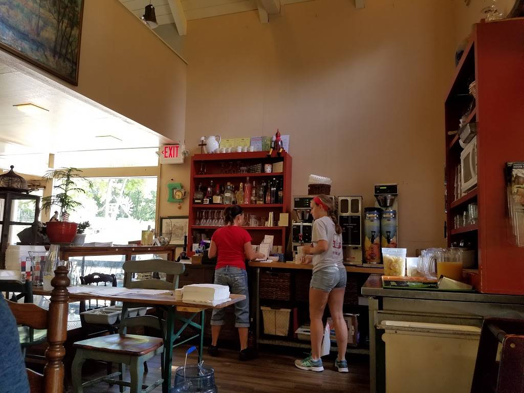 The Barn | restaurant | 1015 Sappington Rd, St. Louis, MO 63126, USA | 3149668387 OR +1 314-966-8387