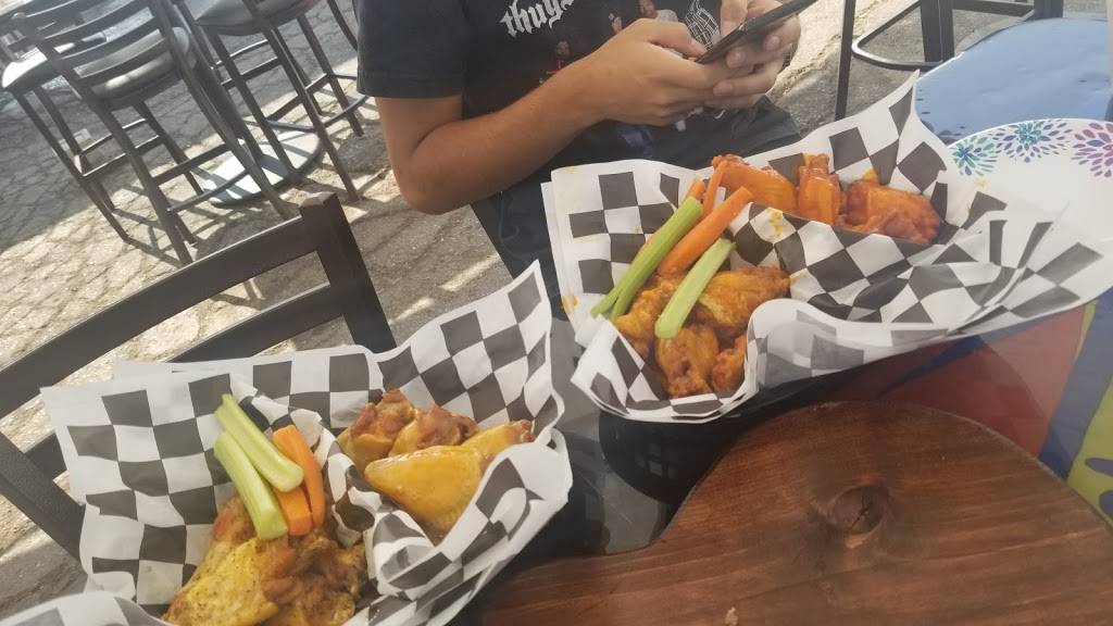 Rock & wings | restaurant | 2858 Niles St, Bakersfield, CA 93306, USA | 6614327743 OR +1 661-432-7743