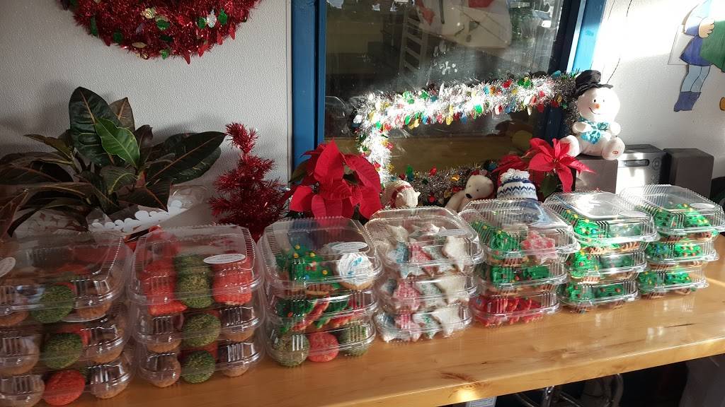 Moms Donut Shop | bakery | 718 N Grand Ave, Gainesville, TX 76240, USA | 9406651863 OR +1 940-665-1863