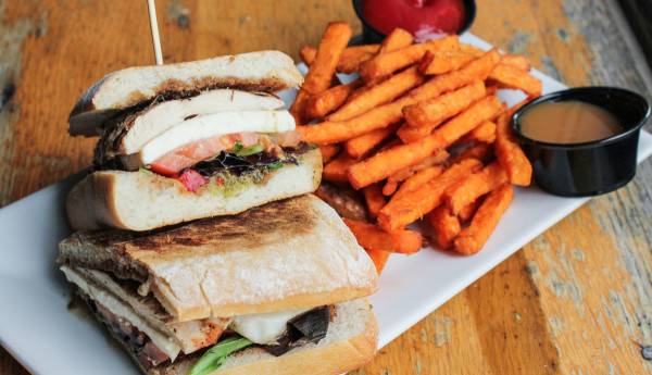 Wiley Gunters | restaurant | 823 E Fort Ave, Baltimore, MD 21230, USA | 4106373699 OR +1 410-637-3699