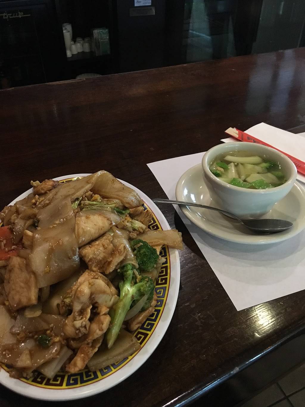 The Elephant Cafe | restaurant | 1505 N Farwell Ave, Milwaukee, WI 53202, USA | 4142209322 OR +1 414-220-9322