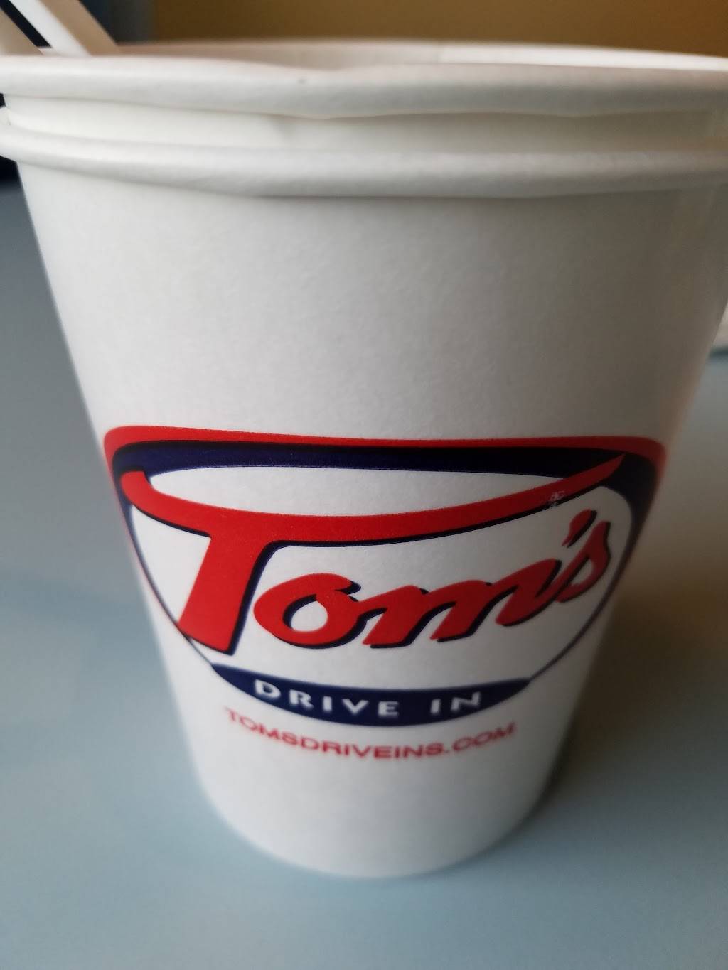 Toms Drive-In | restaurant | 701 E Wisconsin Ave, Appleton, WI 54911, USA | 9207319008 OR +1 920-731-9008