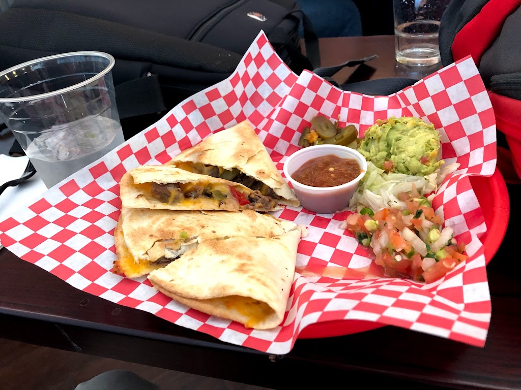 Peppers Bar | restaurant | Terminal 9506, La Force Blvd, Midland, TX 79706, USA | 4325615066 OR +1 432-561-5066