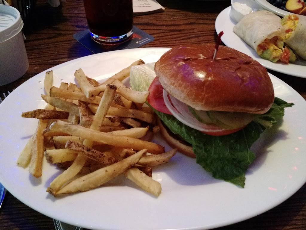 Butch McGuires | restaurant | 20 W Division St, Chicago, IL 60610, USA | 3127874318 OR +1 312-787-4318