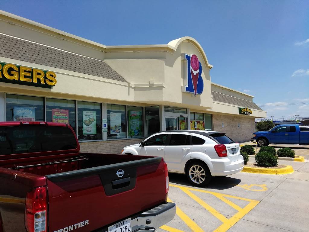 Braums Ice Cream & Burger Restaurant | restaurant | 2509 8th Ave, Fort Worth, TX 76110, USA | 8179265558 OR +1 817-926-5558