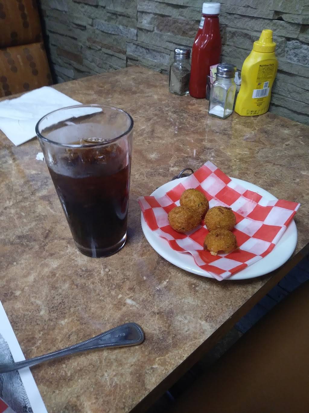 Bet & Jessies Fish & Chips | restaurant | 27206 Grand River Ave, Redford Charter Twp, MI 48240, USA | 3135345550 OR +1 313-534-5550