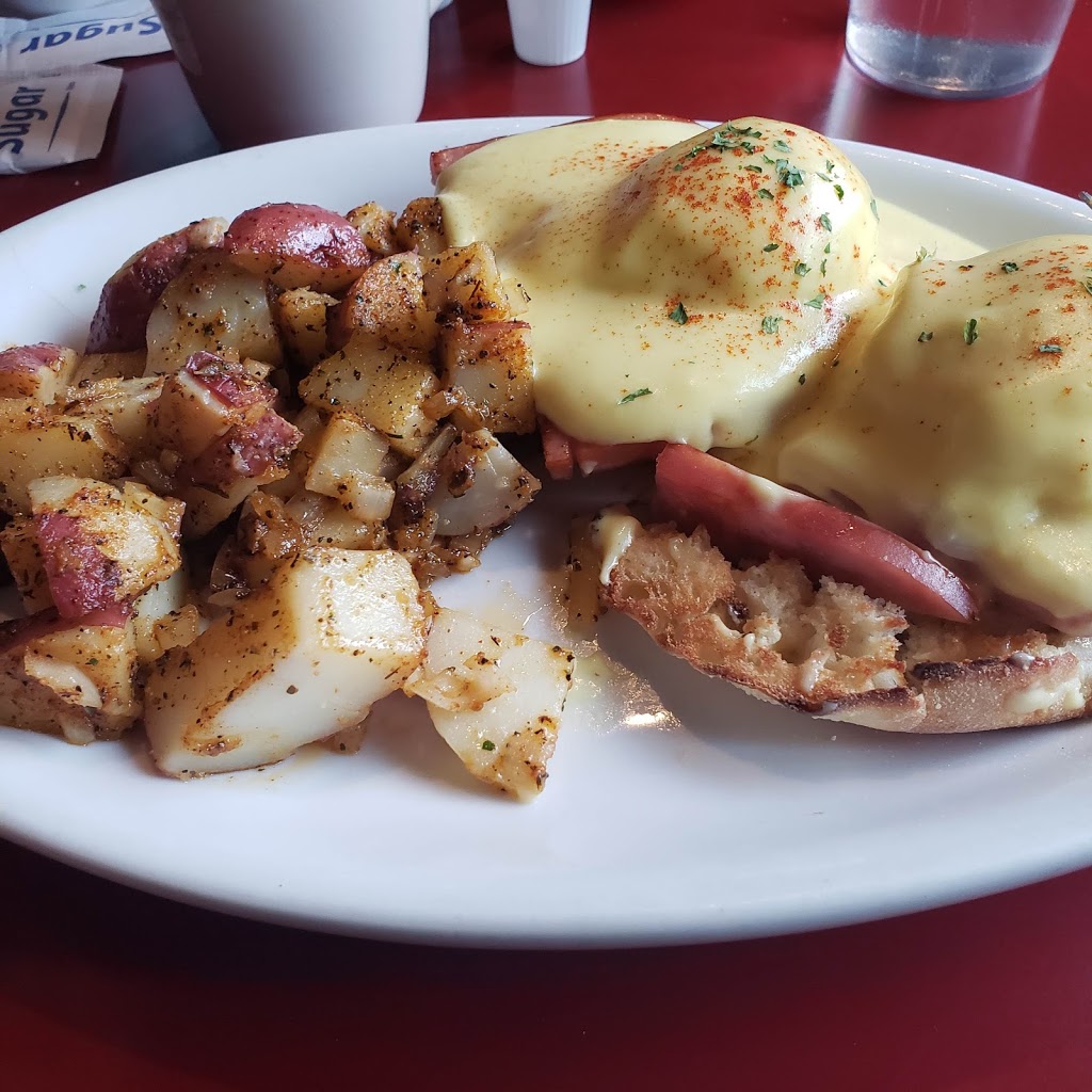 Spring Street Tavern | restaurant | 355 Monroe St NE, Minneapolis, MN 55413, USA | 6126279123 OR +1 612-627-9123